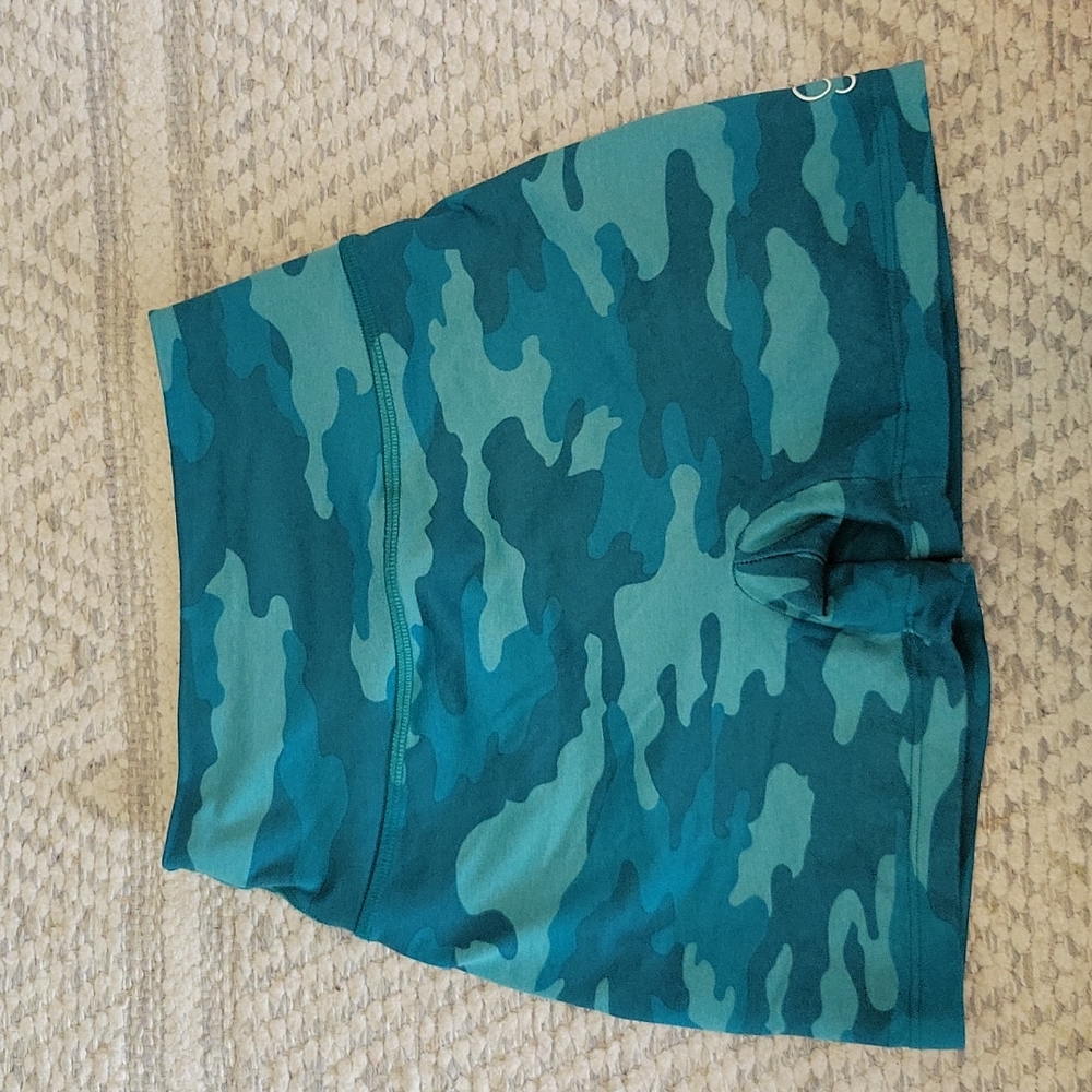 Bombshell scrunch shorts